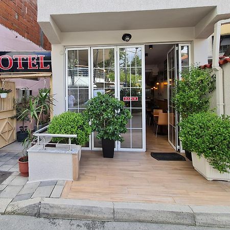 Hotel La Villa Тирана Екстериор снимка