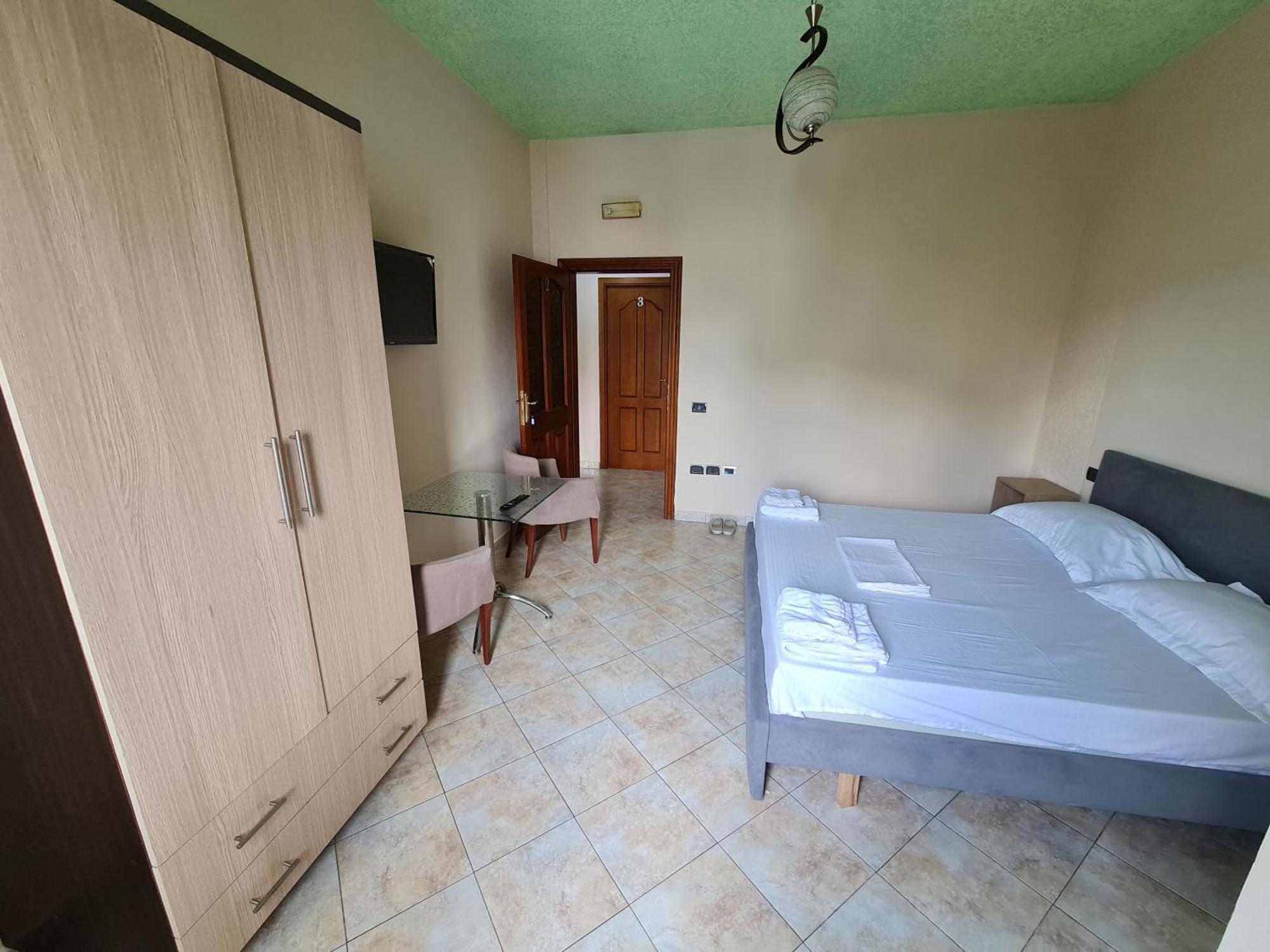 Hotel La Villa Тирана Екстериор снимка