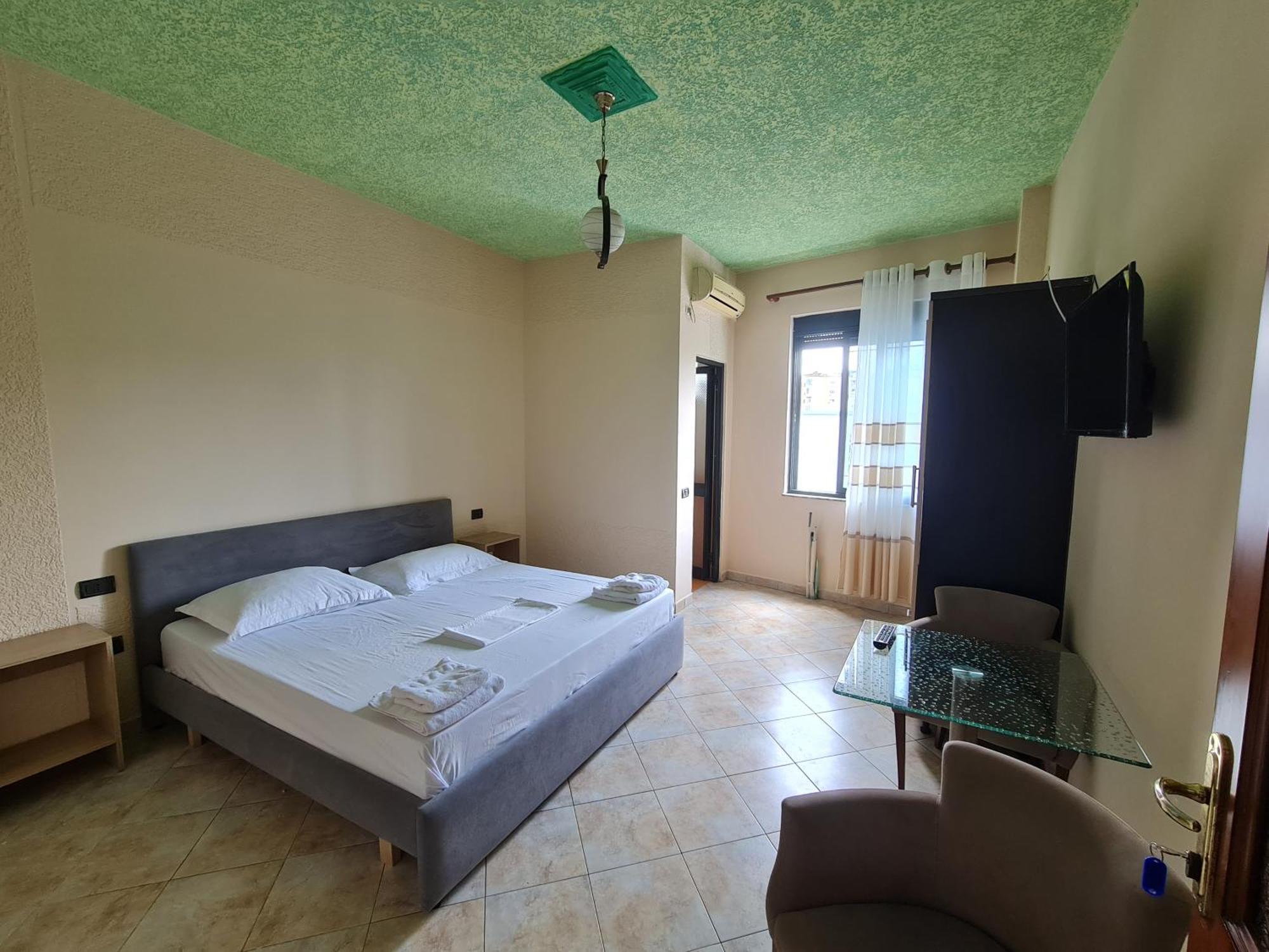 Hotel La Villa Тирана Екстериор снимка