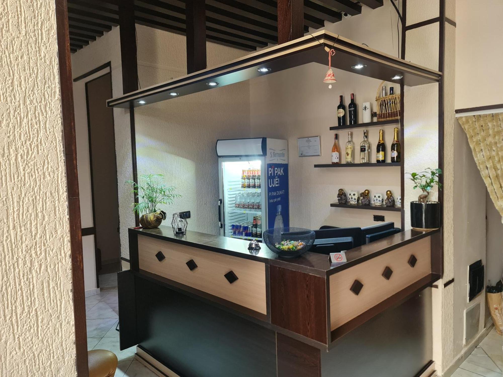 Hotel La Villa Тирана Екстериор снимка