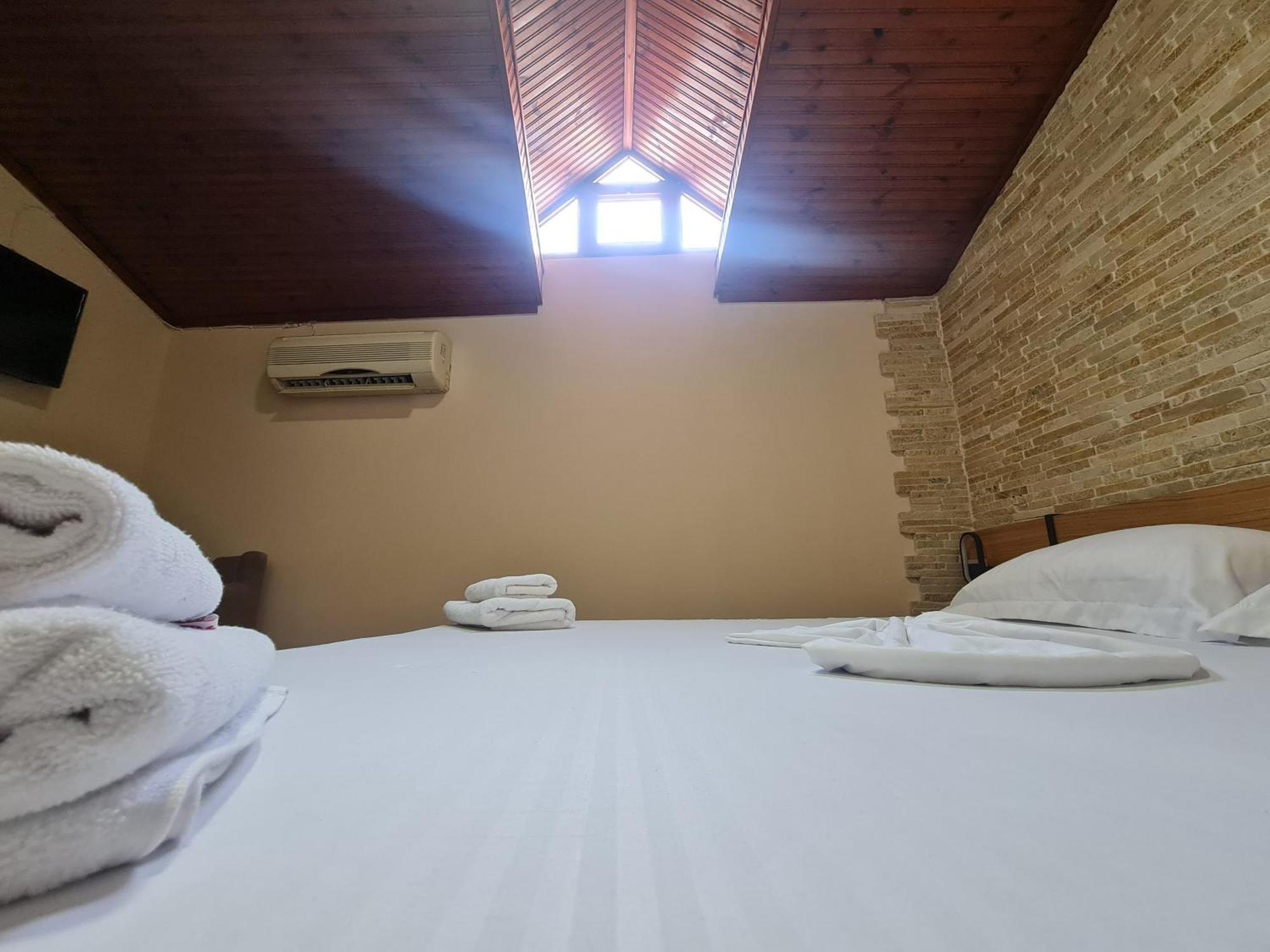 Hotel La Villa Тирана Екстериор снимка