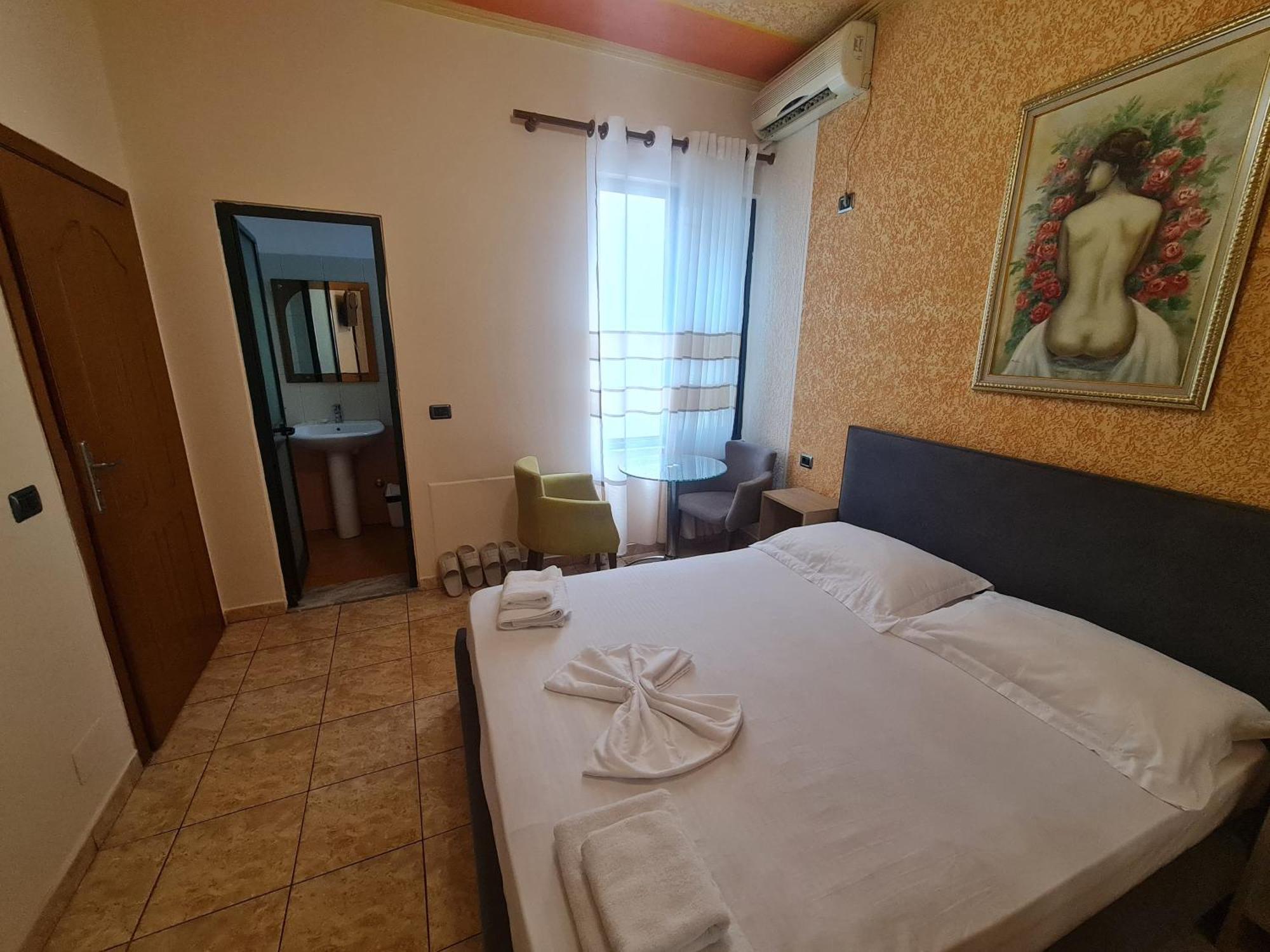 Hotel La Villa Тирана Екстериор снимка